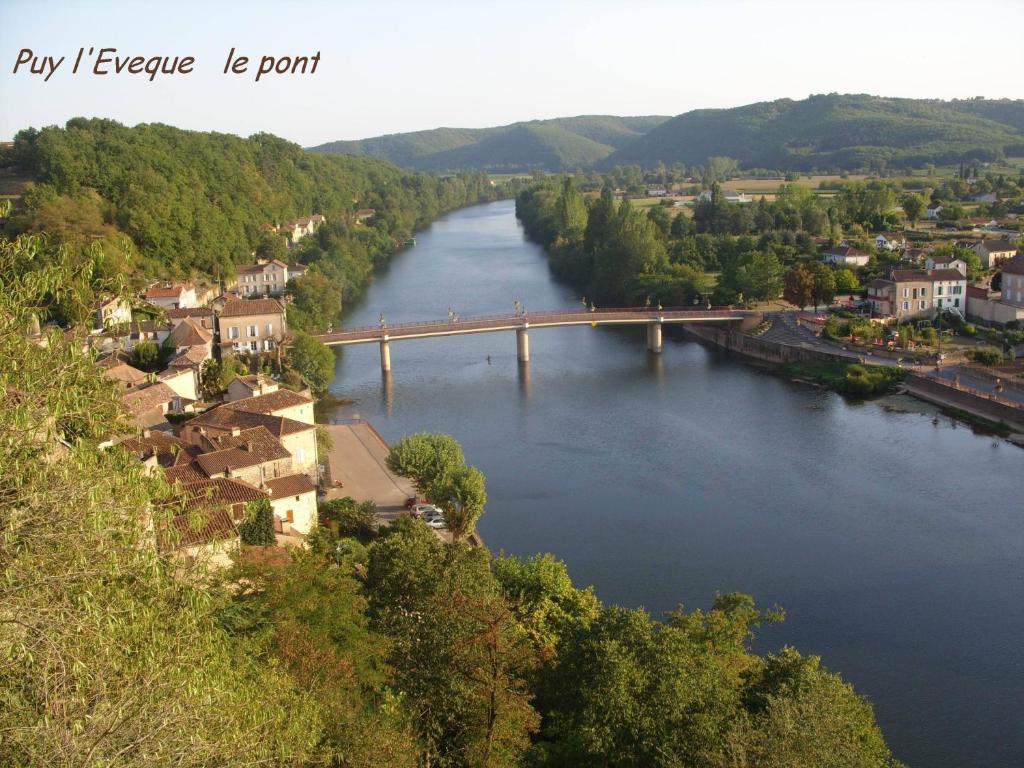 Hotel Bellevue Puy-lʼÉvêque Exterior foto