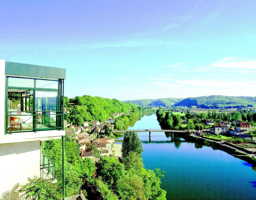 Hotel Bellevue Puy-lʼÉvêque Exterior foto